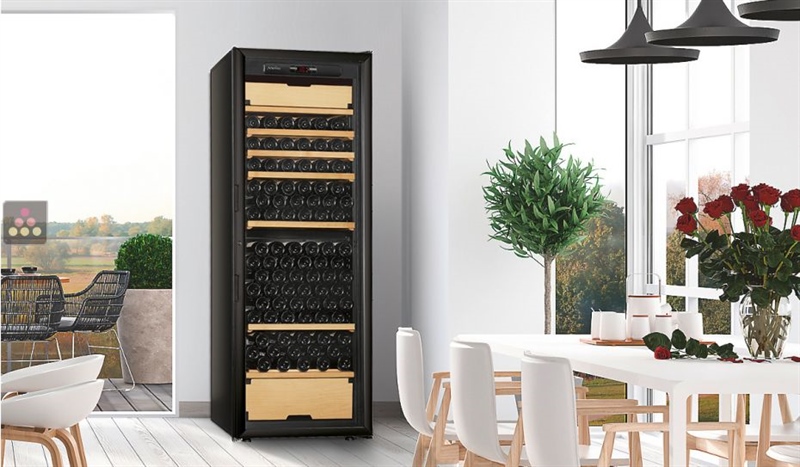 Không gian lưu trữ bên trong tủ rượu Vintec